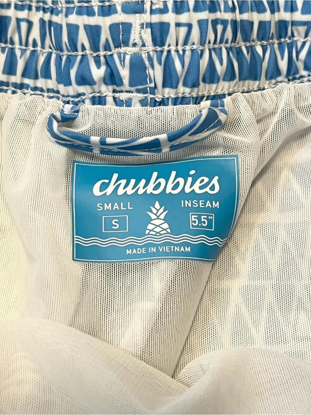 CHUBBIES ‘The Ocean Trifectas’ 5.5” Geometric Pattern Swim Trunks Mens S Blue